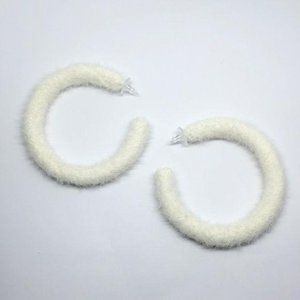 X-mas Handmade White Fluffy Round Earrings